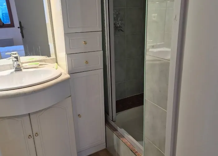 Appartement T4 De 68 M² Avec Terrasse Et Casier A Ski - Fr-1-234-344 * Cauterets